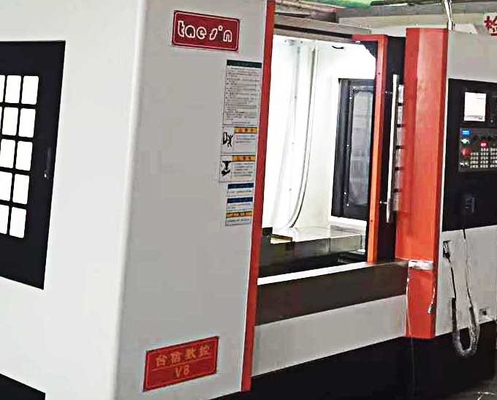 چین 0.003mm دقیق مرکز ماشینکاری CNC، 3 محور ماشین VMC تامین کننده