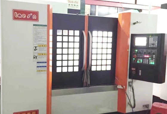 چین مرکز ماشینکاری Mitsubishi 3 محور مرکز ماشینکاری CNC، دستگاه CNC با سرعت بالا Siemens تامین کننده