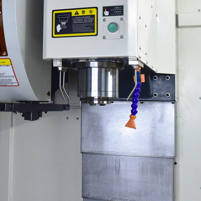 مرکز ماشینکاری عمودی 3 محور Cnc حداکثر ظرفیت بار 400 کیلوگرم